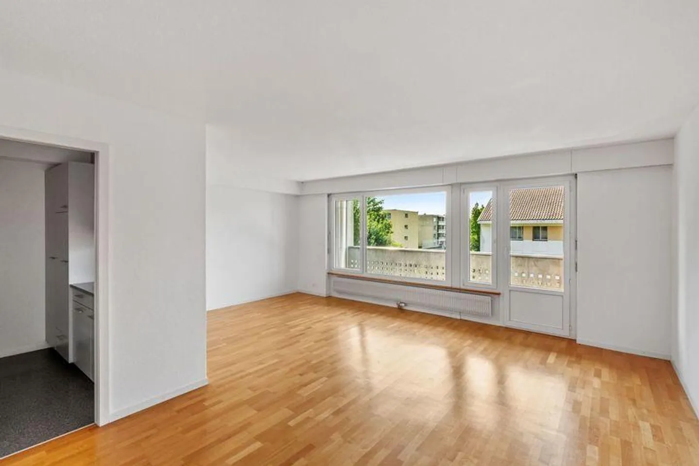 Living in a sunny and quiet location - Photo 6 of 10