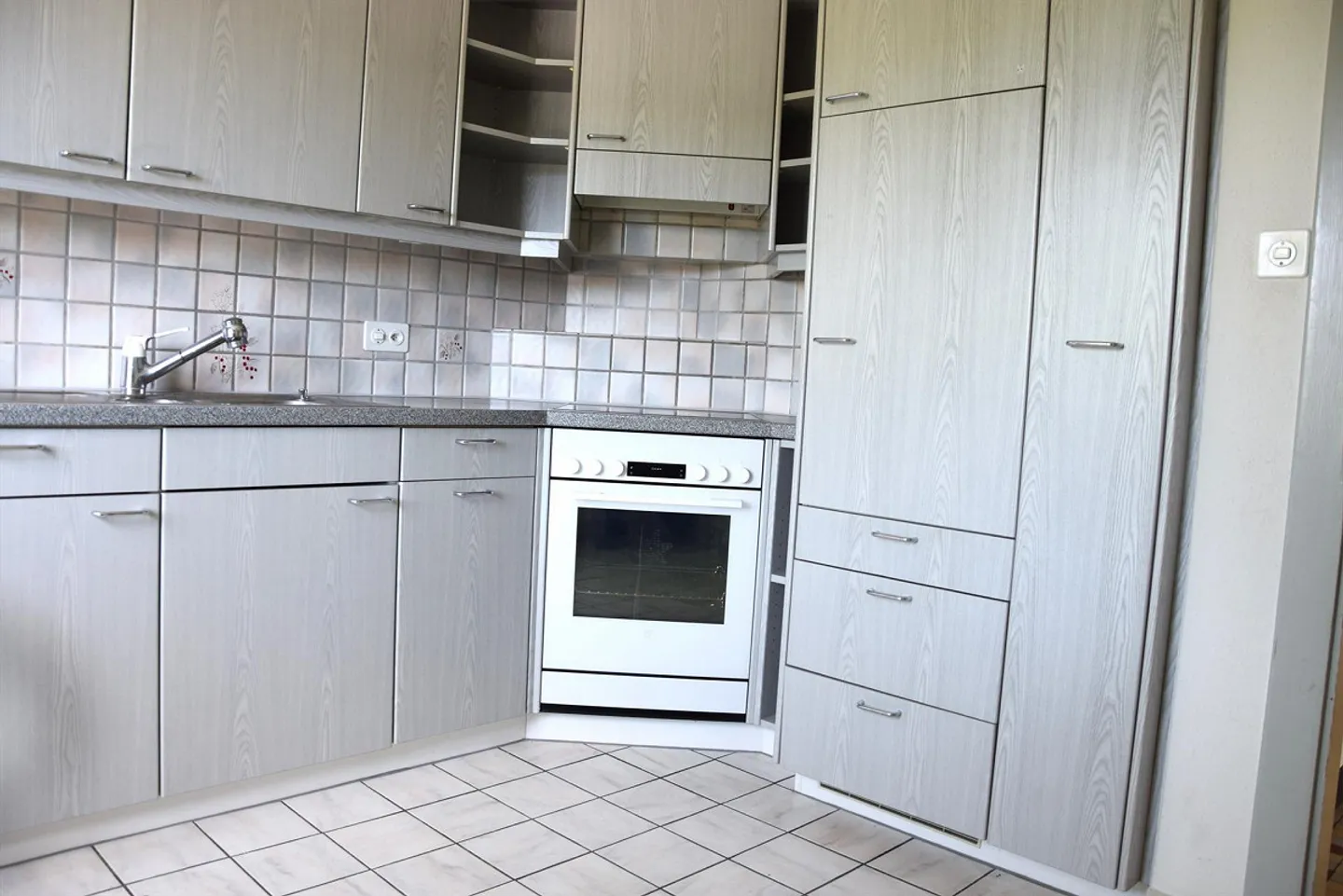 Interesting, detached single-family home - Photo 9 of 14