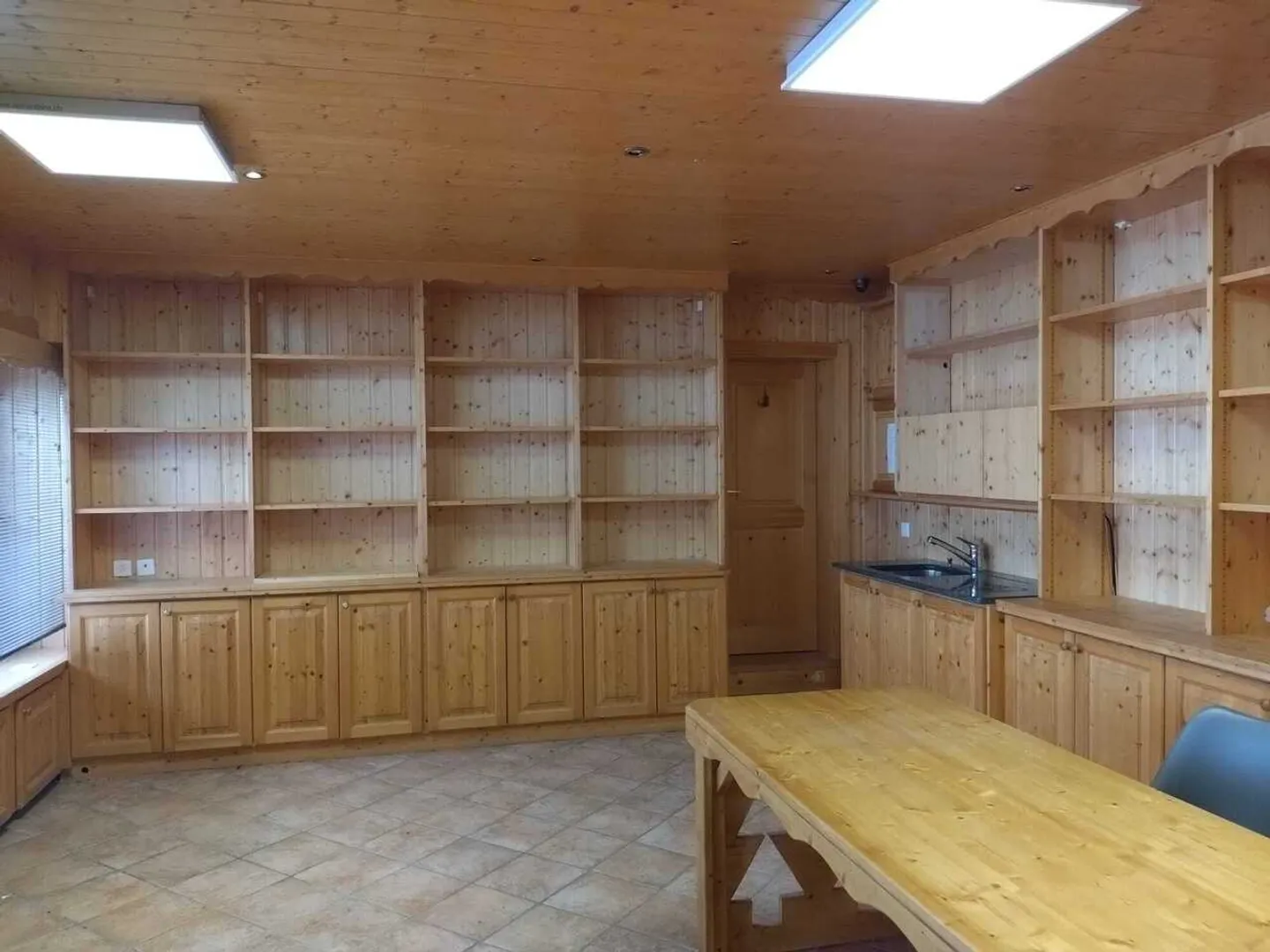 Gewerbefläche mit Schaufenster - Foto 4 von 6