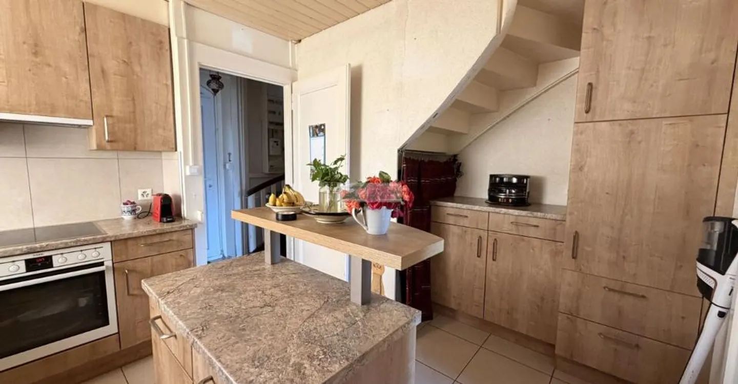 Charme und Authentizität: alte Suchard-Villa mit Garten und Garage - Foto 7 von 11