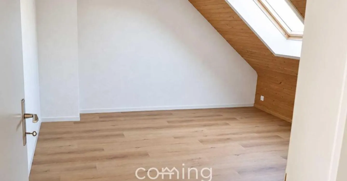 Modernized 2.5 Room Attic Apartment with Balcony in Thörigen - Photo 4 of 7