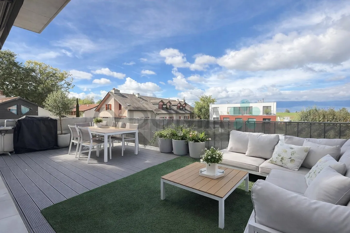 Sublimes Durchgangs-Dachgeschoss mit 5 Zimmern und Terrasse - Foto 1 von 10