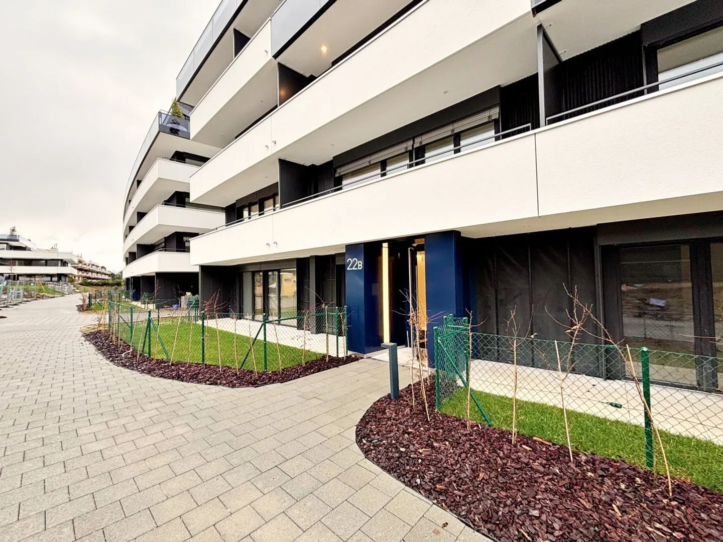 Magnificent 3.5-room apartment with new standards and breathtaking views of the lake - Photo 9 of 13