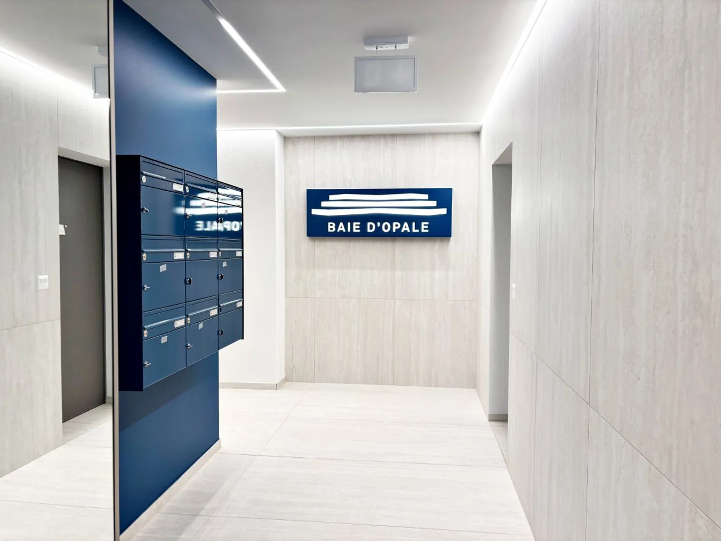 Magnificent 3.5-room apartment with new standards and breathtaking views of the lake - Photo 10 of 13