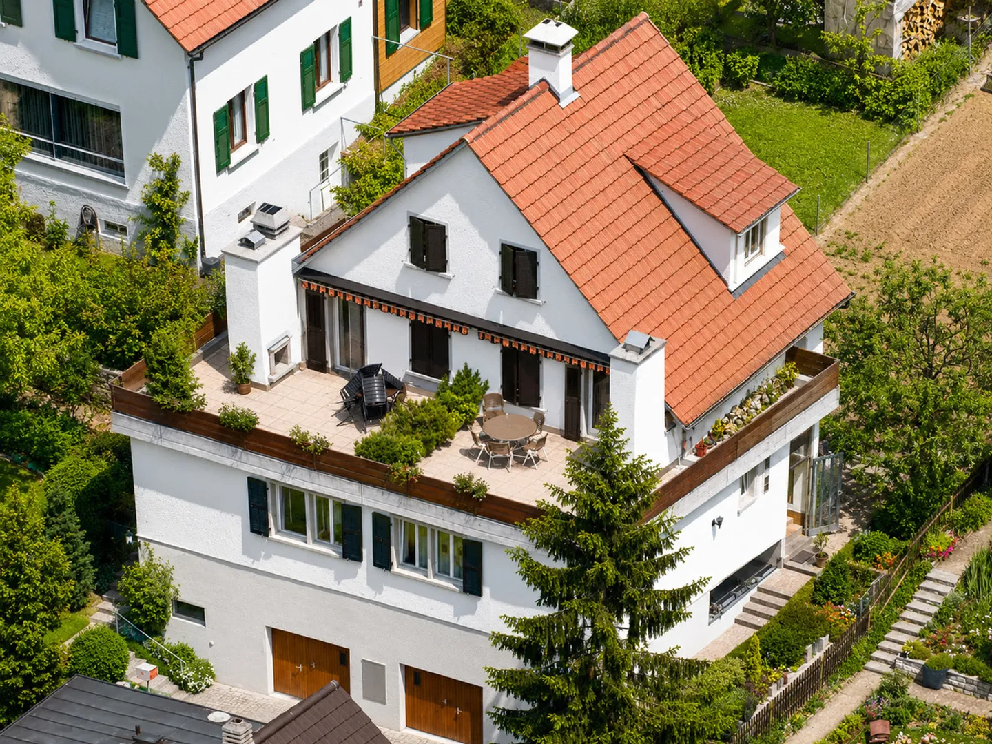 Villetta bifamiliare con giardino e garage - Foto 1 di 14