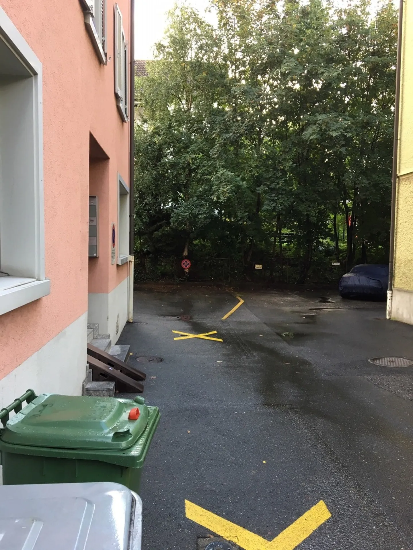 Commercial space with outdoor area and garage for rent - Photo 2 of 12