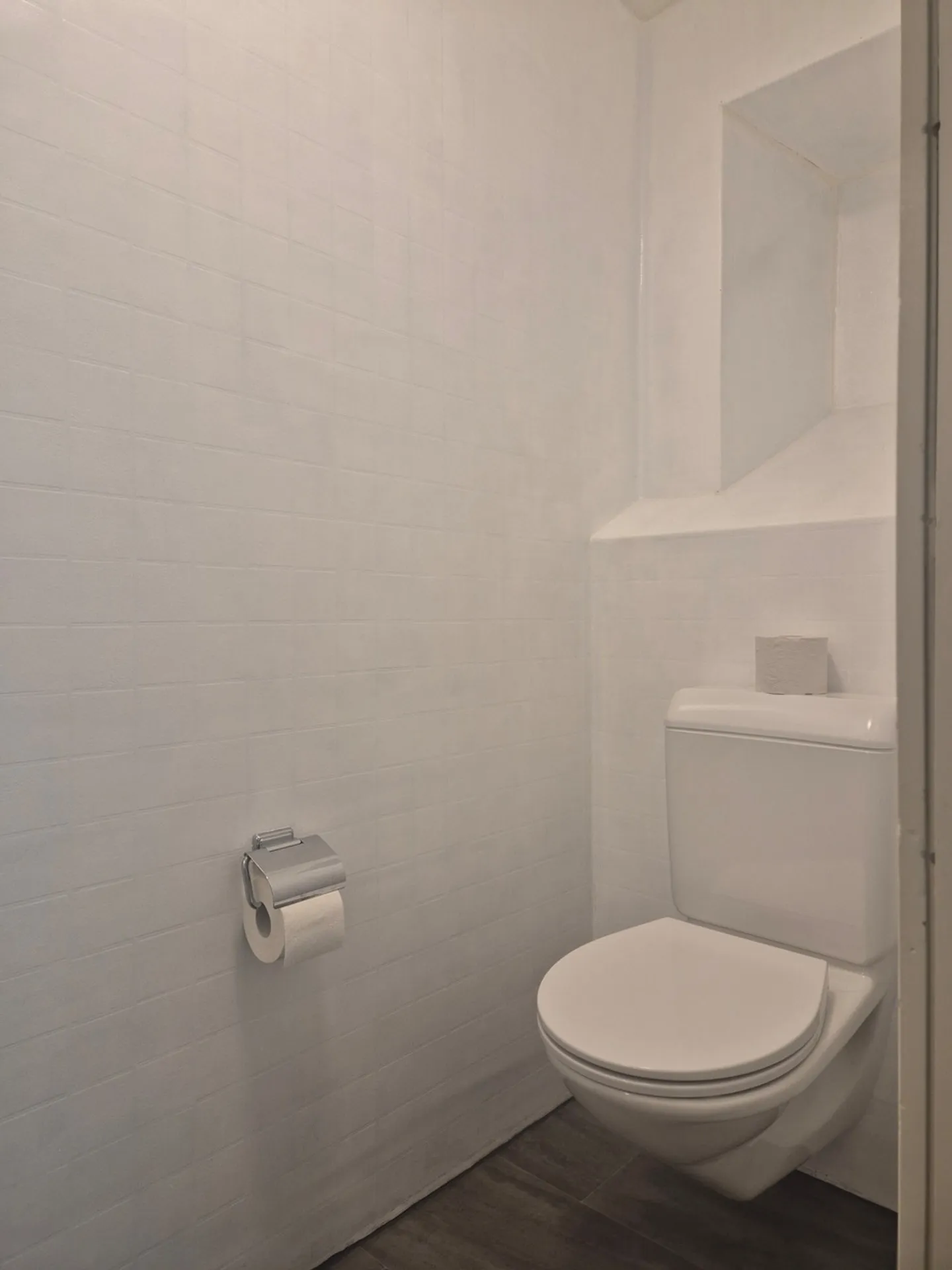 Commercial space with outdoor area and garage for rent - Photo 3 of 12