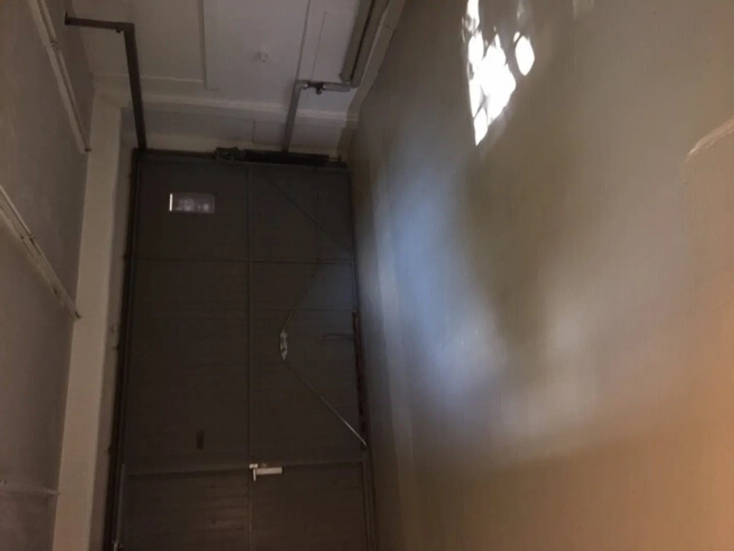 Commercial space with outdoor area and garage for rent - Photo 10 of 12