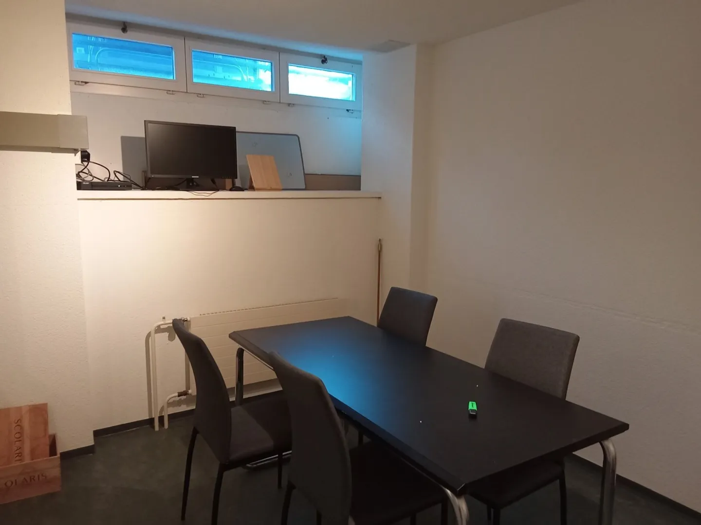 Commercial space with outdoor area and garage for rent - Photo 5 of 12