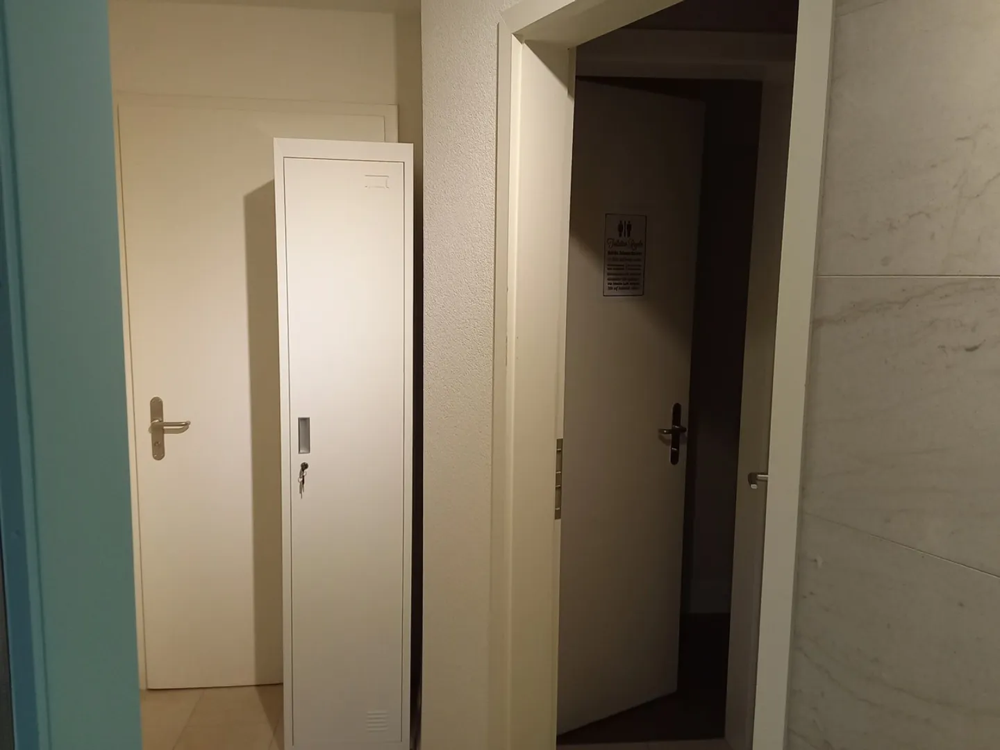 Commercial space with outdoor area and garage for rent - Photo 6 of 12