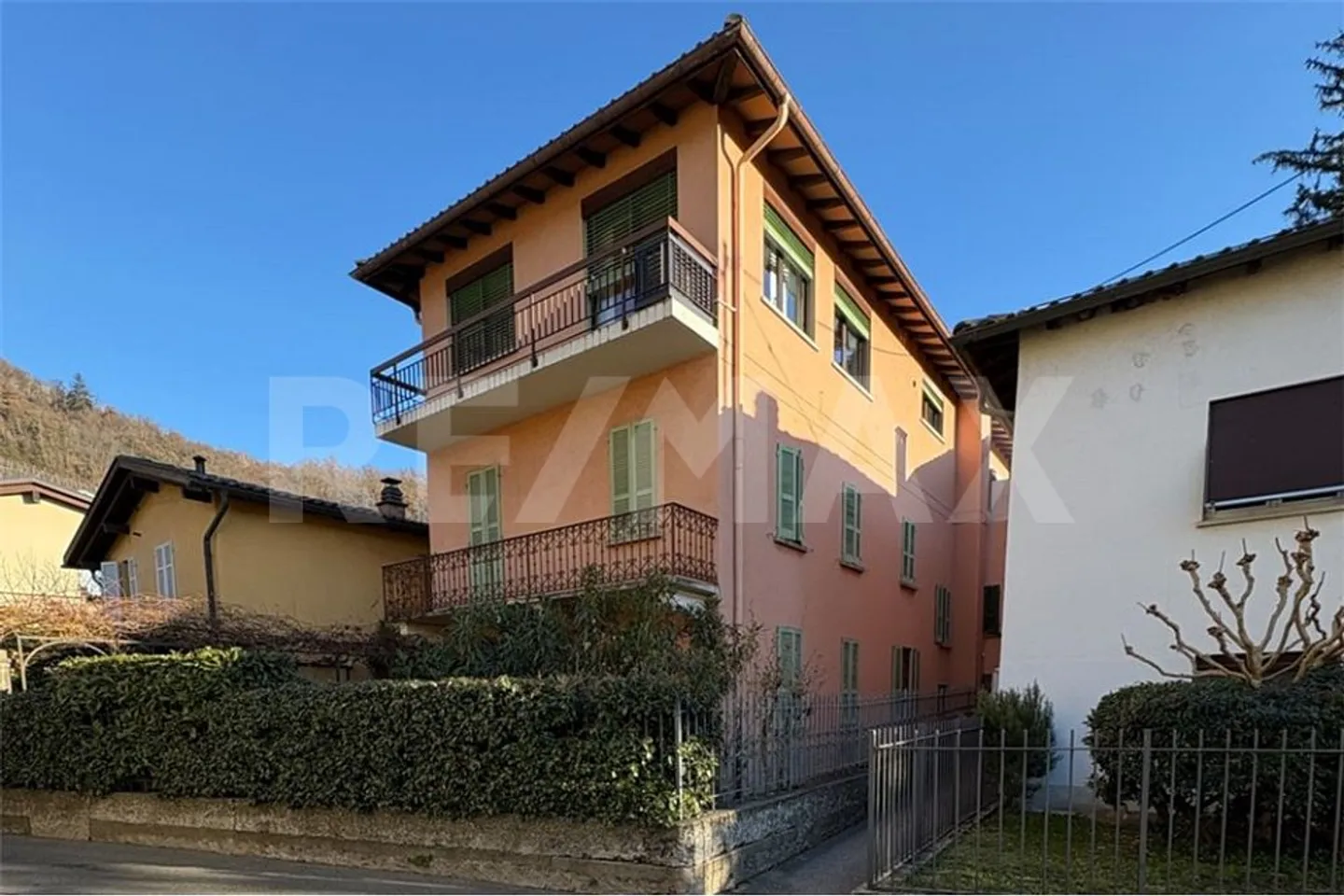 Mehrfamilienhaus kaufen - Foto 1 von 10