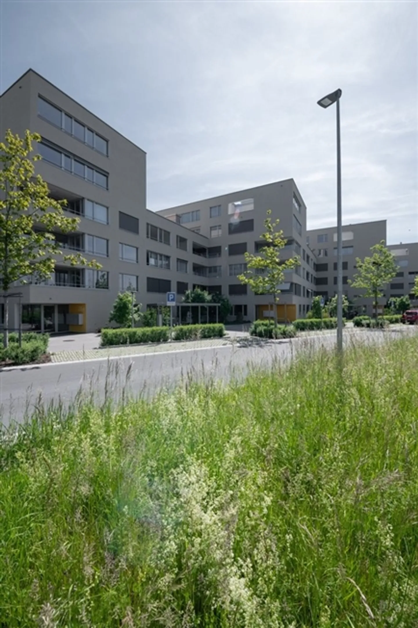 Modern 4.5-room apartment with balcony at Lyss train station - Photo 11 of 11