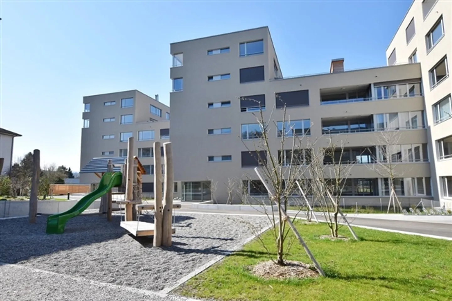 Modern 4.5-room apartment with balcony at Lyss train station - Photo 10 of 11