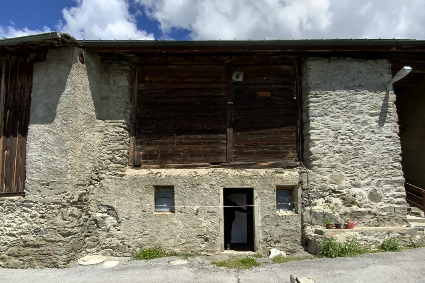 Rénovation d'une grange avec permis de construire - Photo 2 sur 6