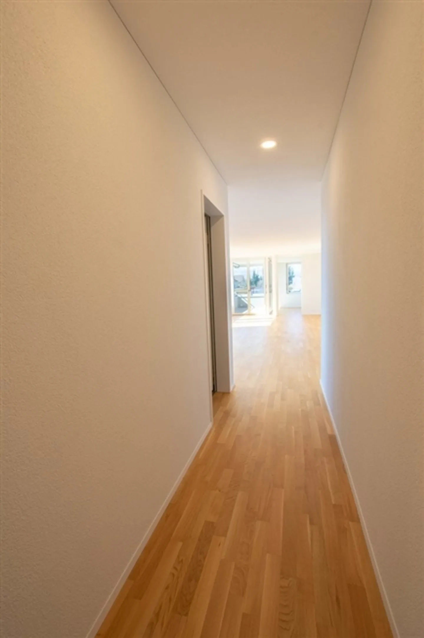 Modern 4.5-room apartment with balcony at Lyss train station - Photo 4 of 11