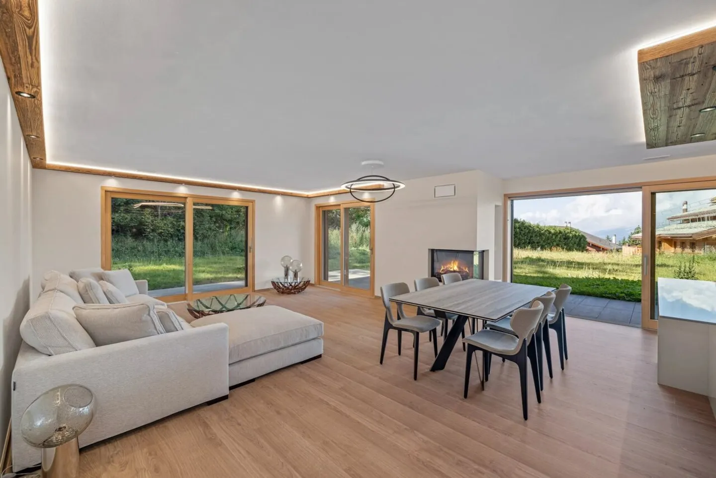 Appartamento di lusso al piano giardino ai margini del campo da golf a Crans-Montana - Foto 2 di 7