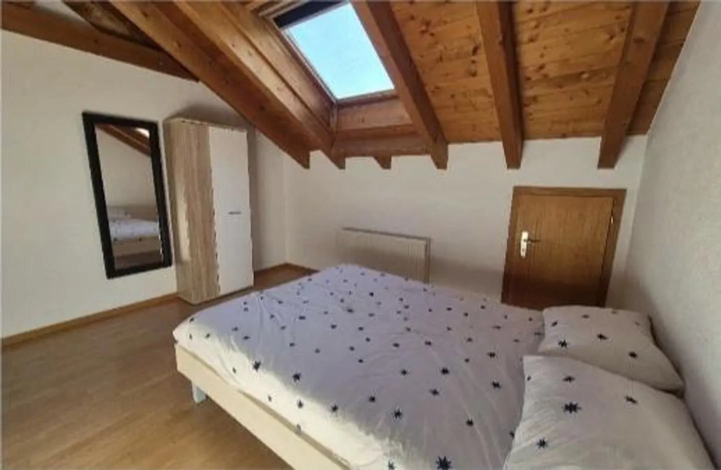 Charming 3.5-room apartment with mezzanine - Photo 3 of 7