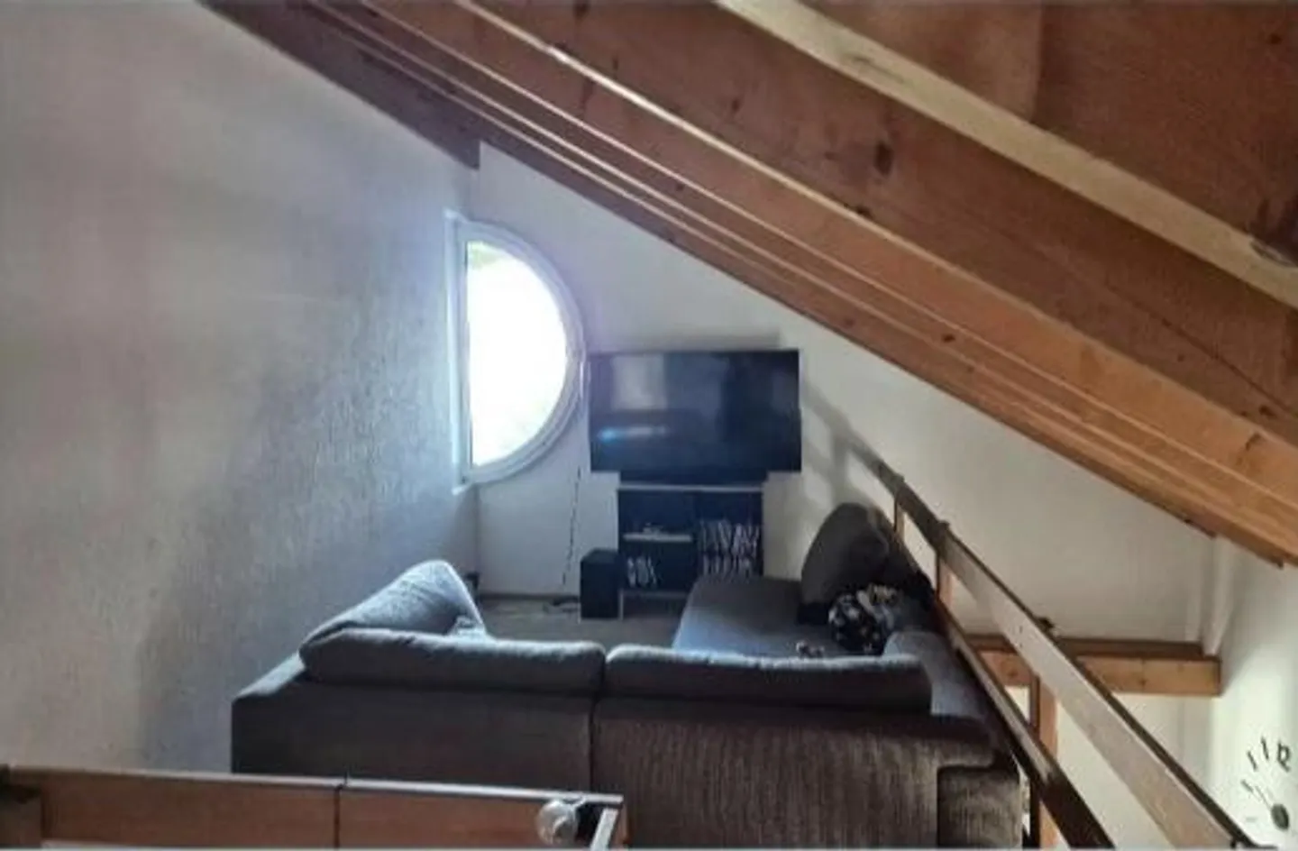 Charming 3.5-room apartment with mezzanine - Photo 7 of 7