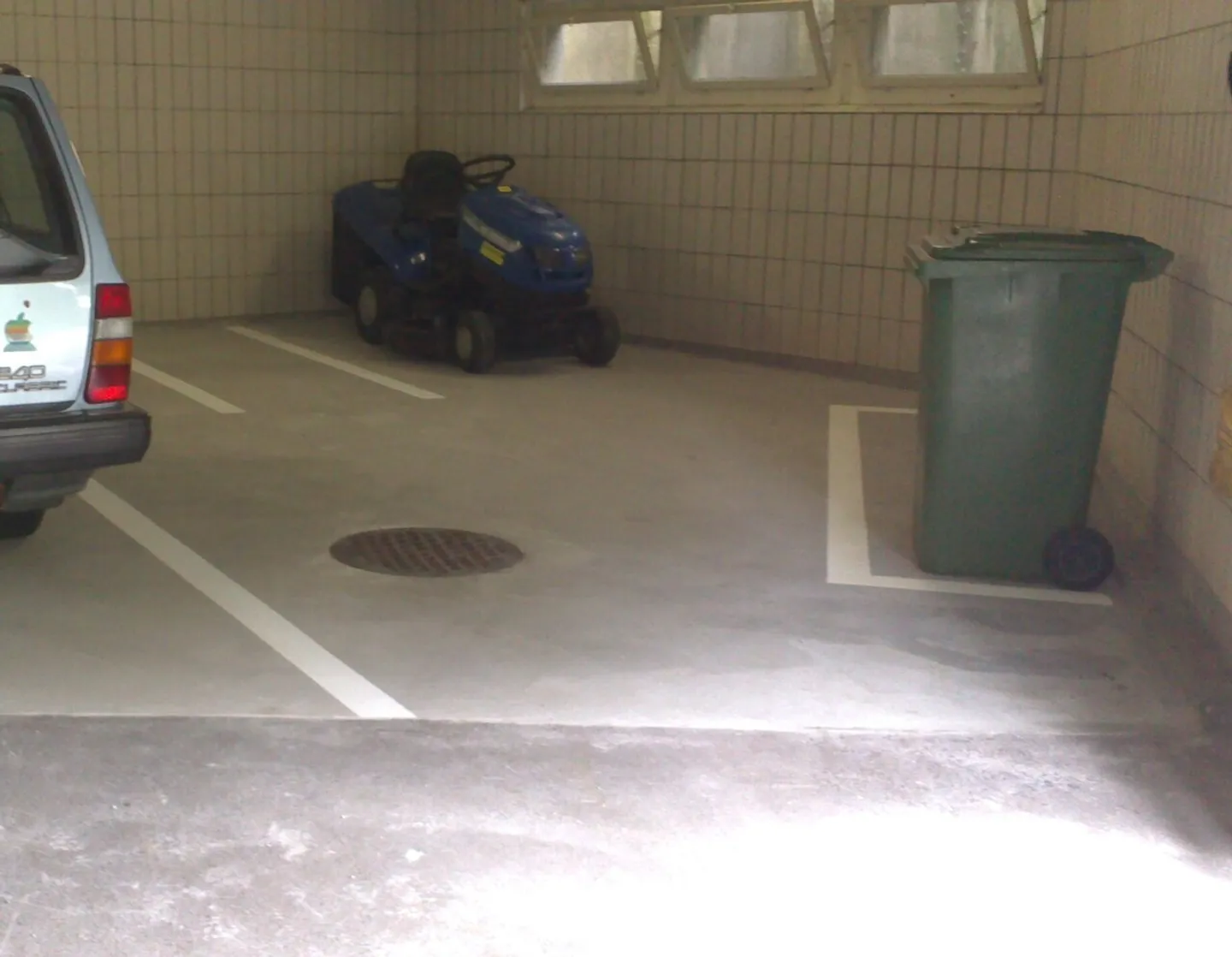 Looking for a parking space for your scooter or motorcycle? - Photo 2 of 2