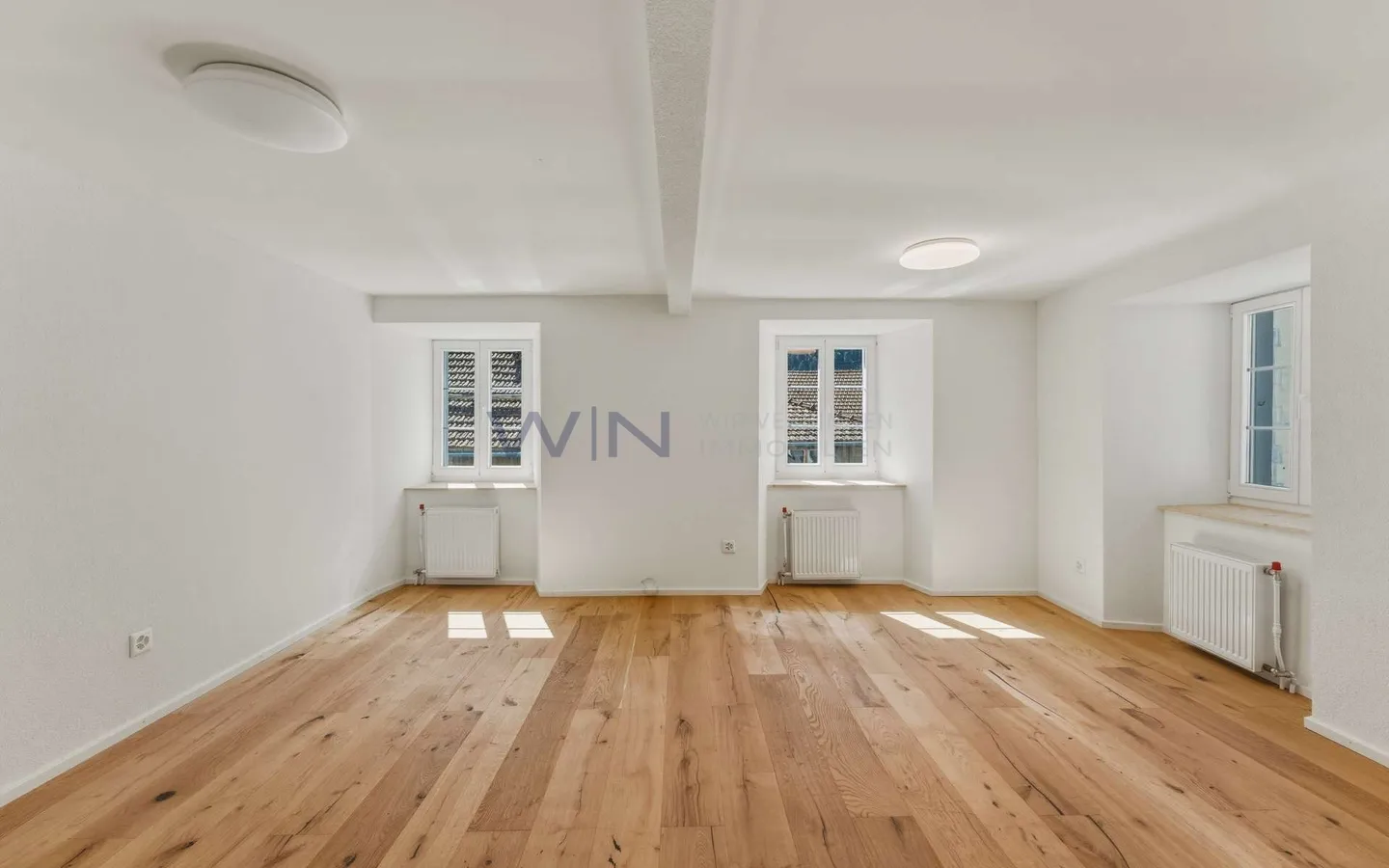 Charming Renovated Duplex Home - Photo 3 of 8