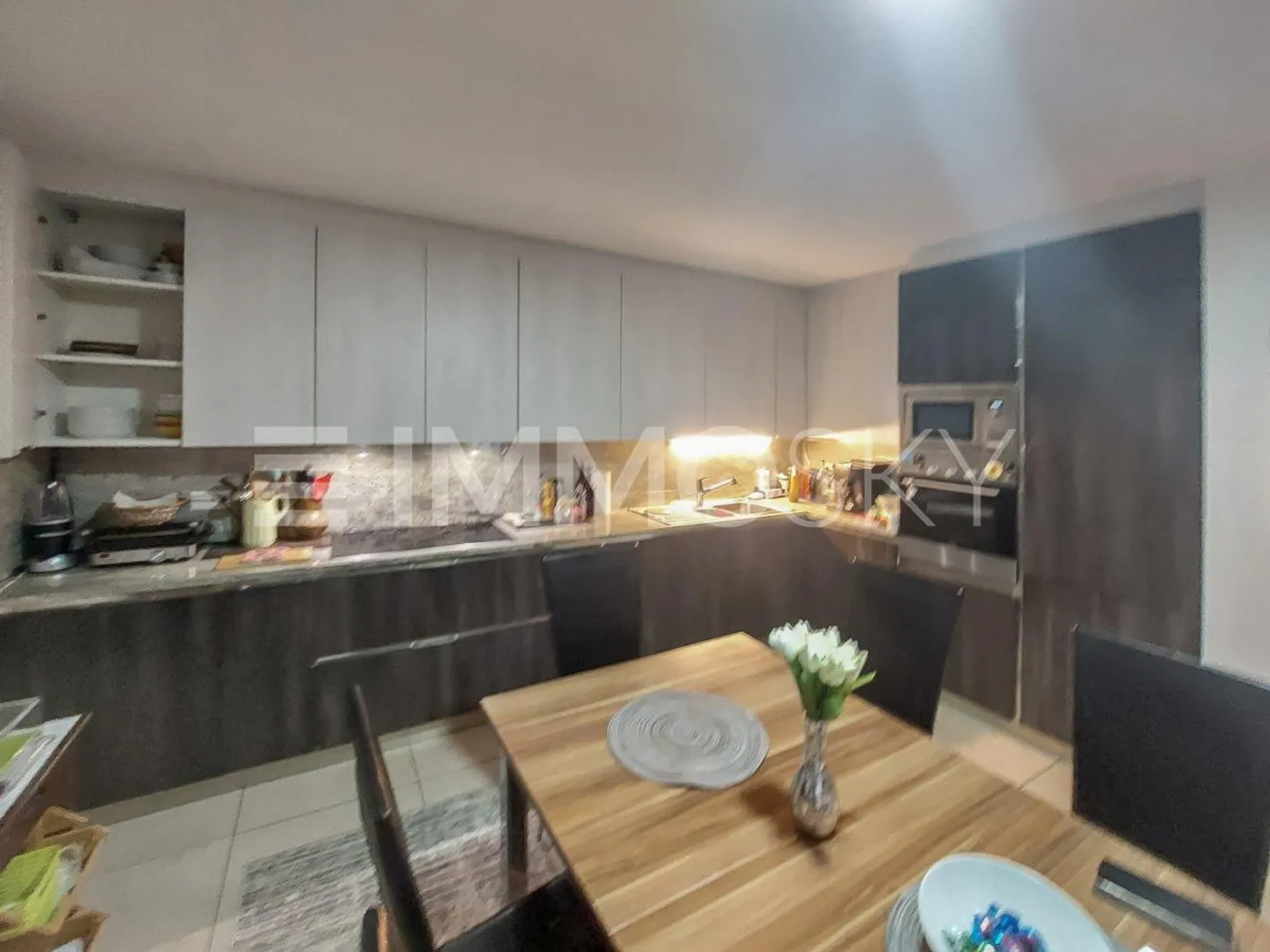 Geräumig und mit privatem Garten - Foto 3 von 5