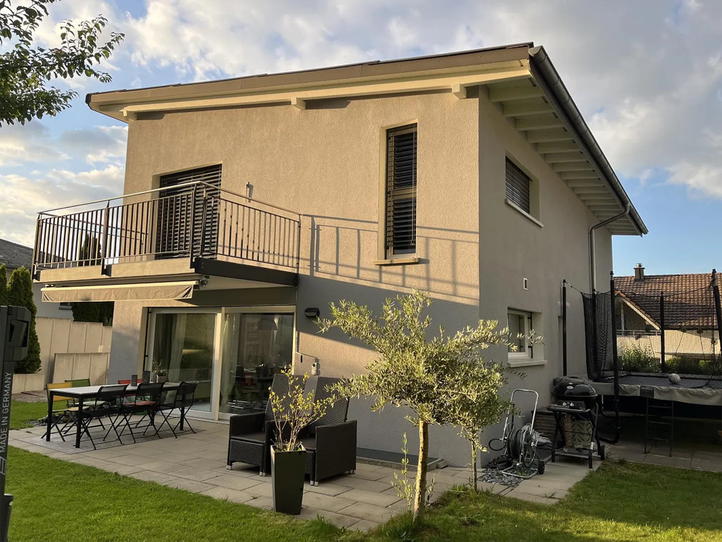 Single-family home for families - Photo 1 of 18