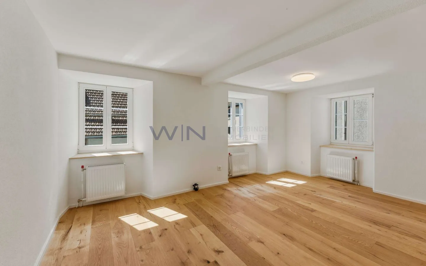 Charming Renovated Duplex Home - Photo 5 of 8