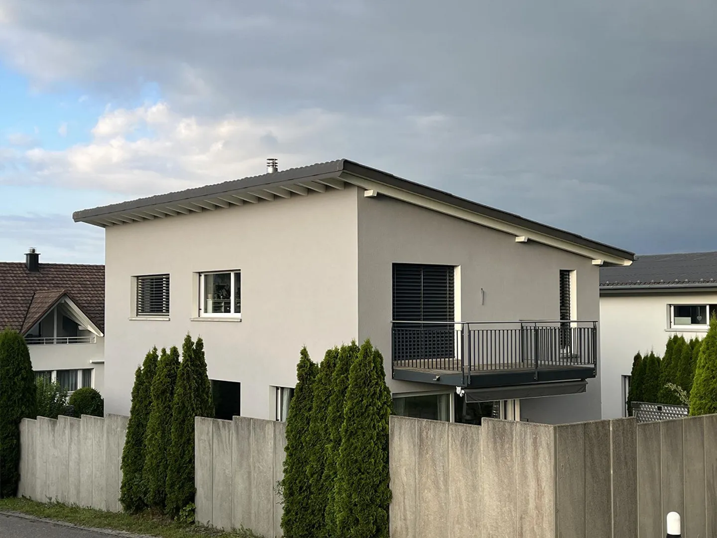 Single-family home for families - Photo 3 of 18