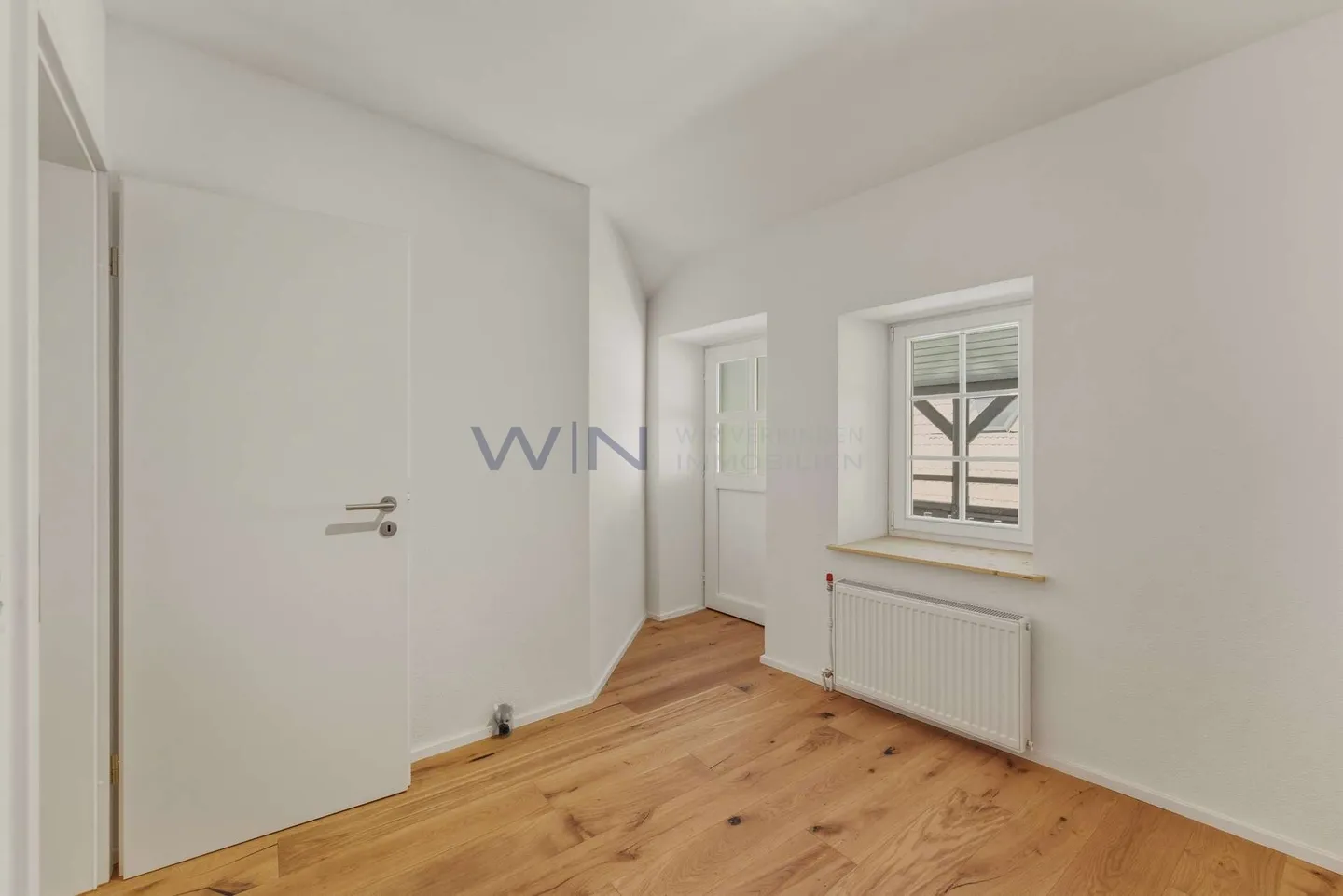 Charming Renovated Duplex Home - Photo 8 of 8