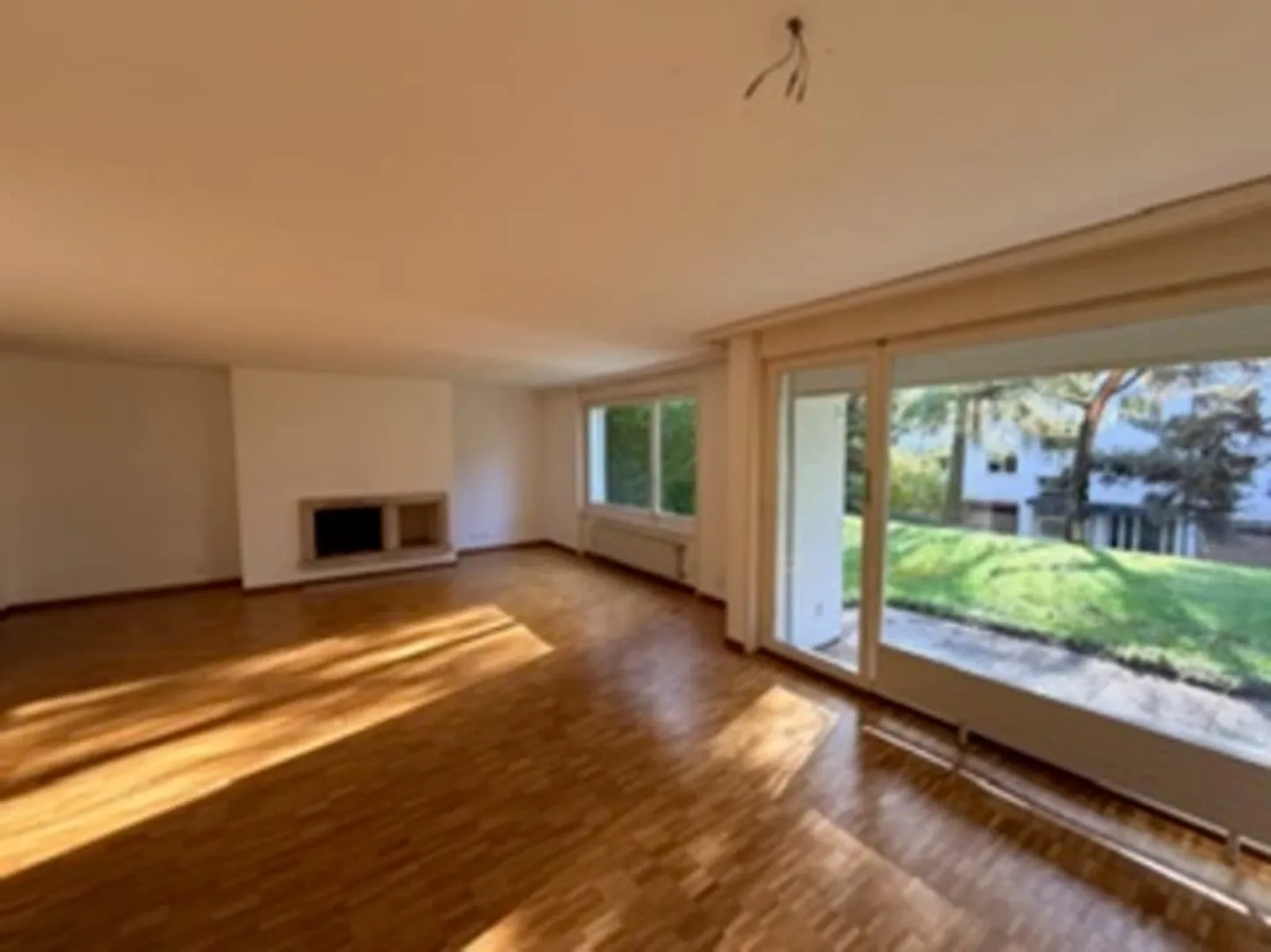 Spazioso appartamento di 4.5 locali con terrazza a St-Sulpice - Foto 2 di 11