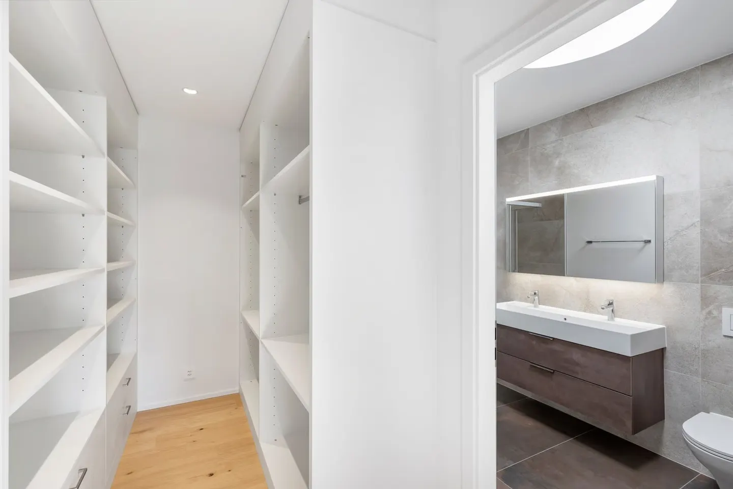 MATRAN – MAGNIFICO ATTICO DI 5.5 LOCALI CON TERRAZZA ECCEZIONALE DI 171 M² - Foto 5 di 9