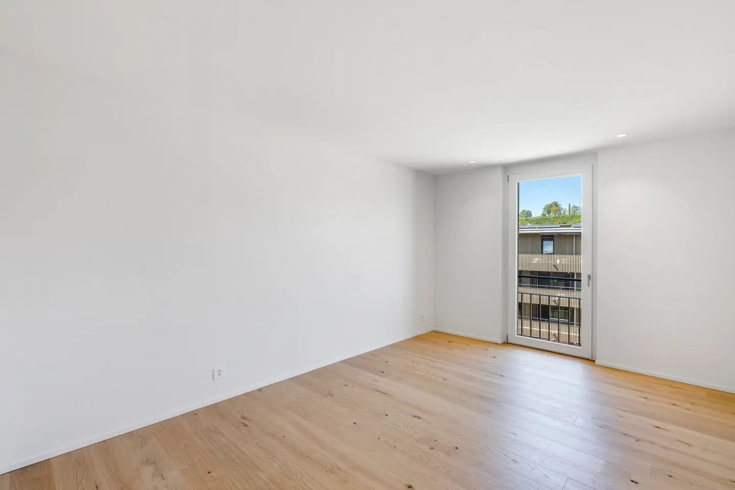 MATRAN – MAGNIFICO ATTICO DI 5.5 LOCALI CON TERRAZZA ECCEZIONALE DI 171 M² - Foto 6 di 9