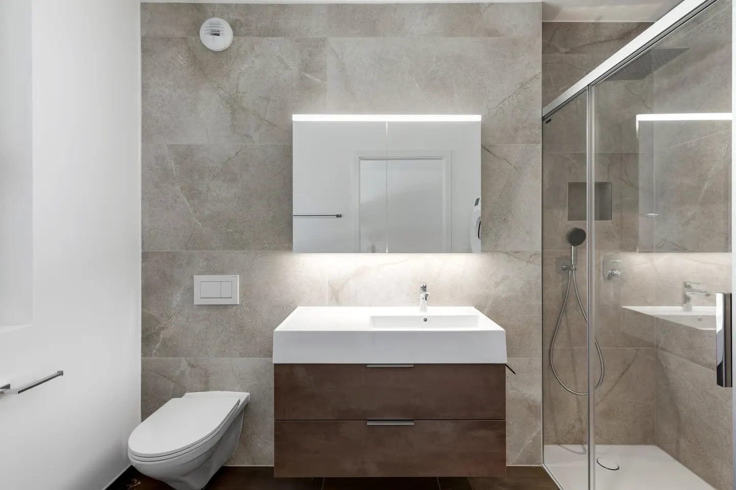 MATRAN – MAGNIFICO ATTICO DI 5.5 LOCALI CON TERRAZZA ECCEZIONALE DI 171 M² - Foto 8 di 9