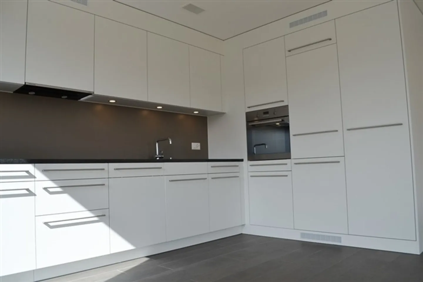 Appartement 2.5 pièces avec vue sur l'eau - Photo 3 sur 10