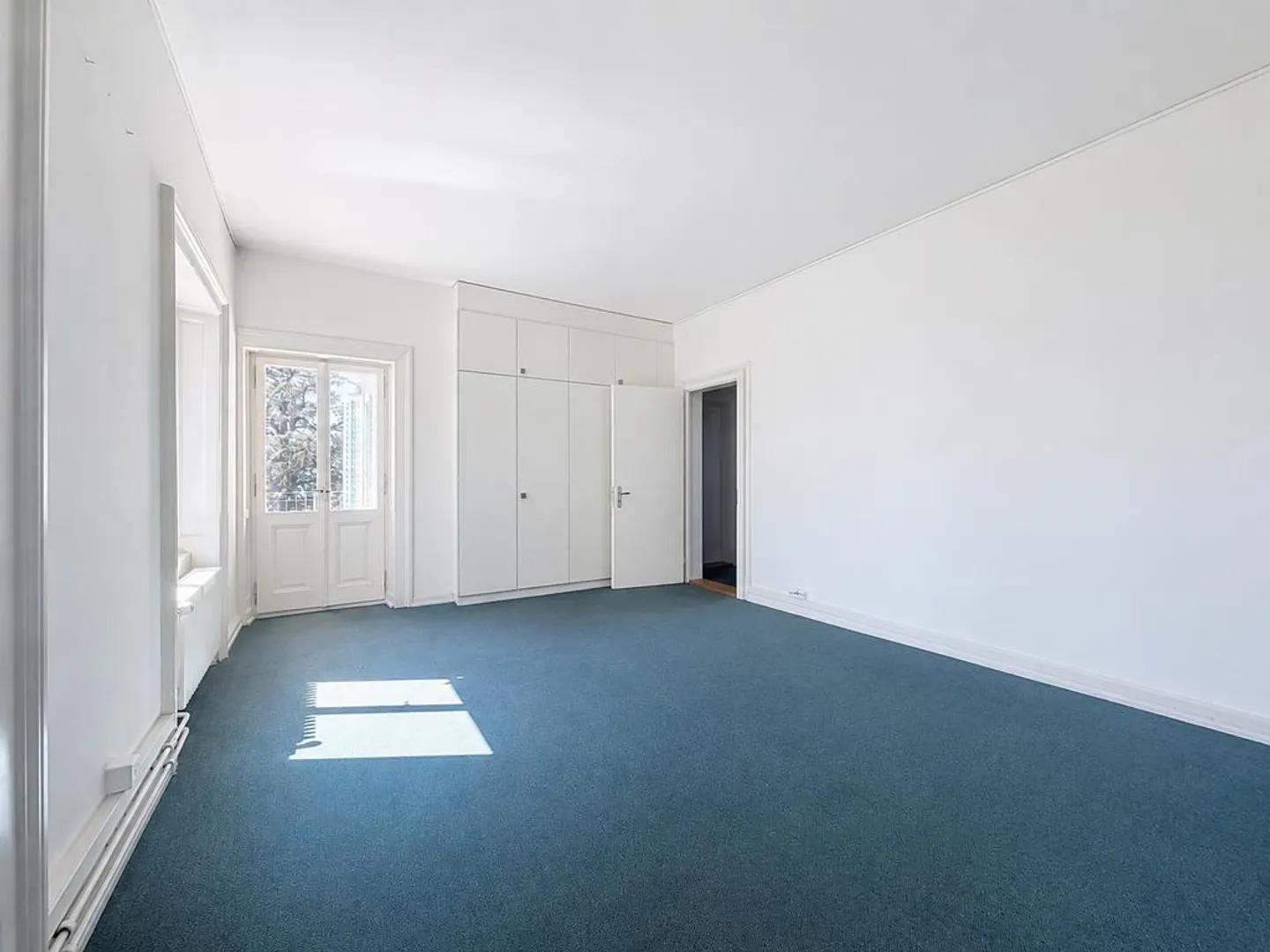 Stylish office spaces in a characterful villa in the heart of Zollikon - Photo 2 of 4