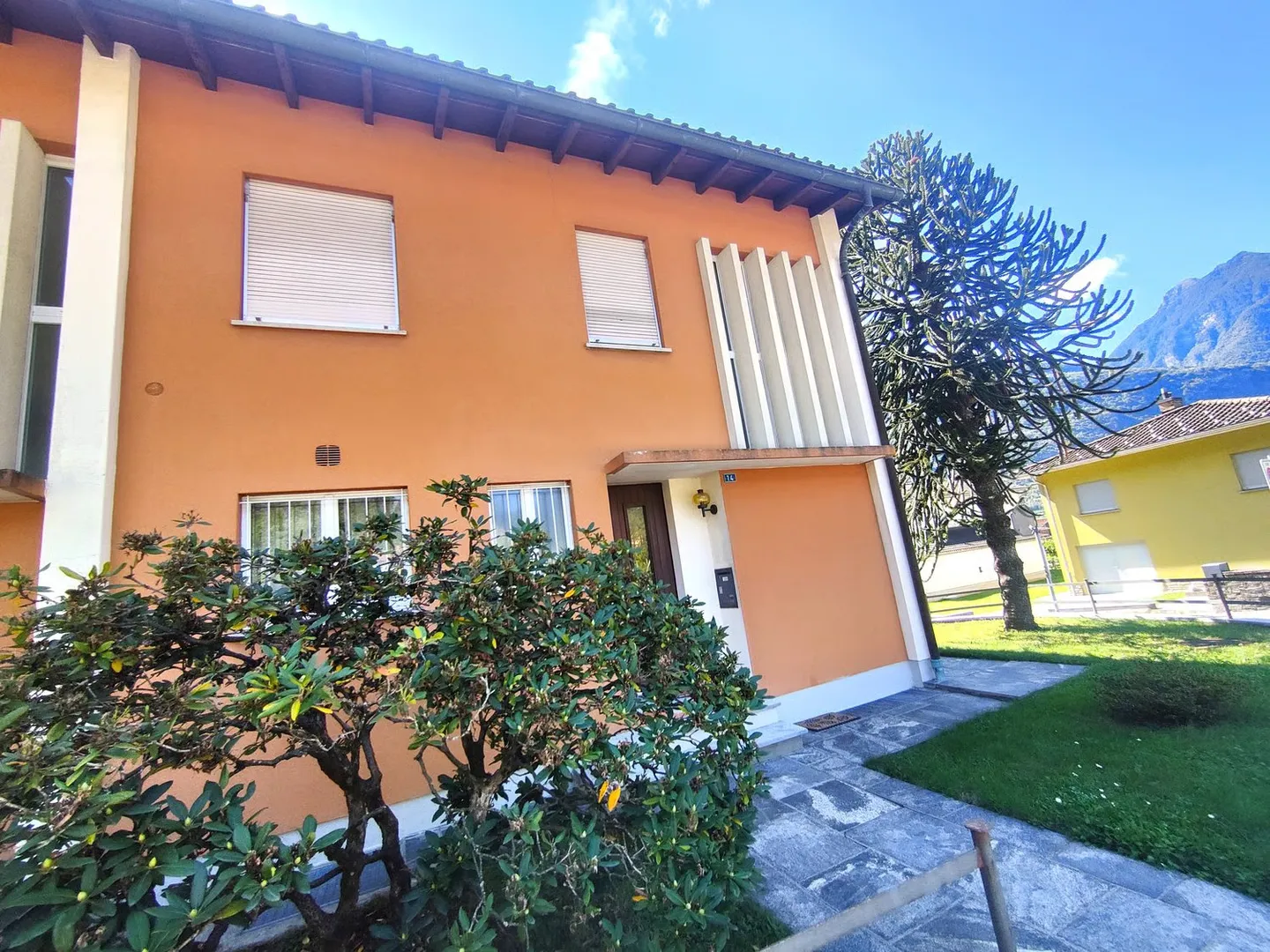 Casa monofamiliare a schiera di prima “testa” a Biasca - Foto 2 di 10