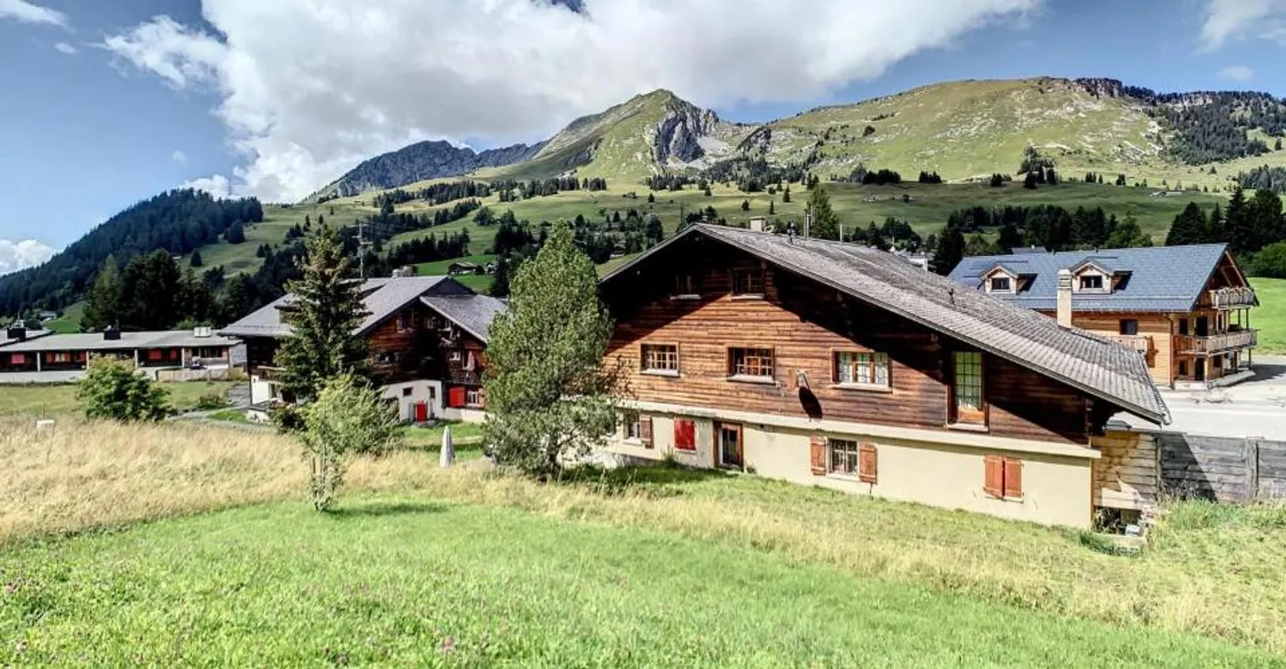 Chalet mit zwei Wohnungen und einem Geschäft | BC IMMO - Foto 3 von 11