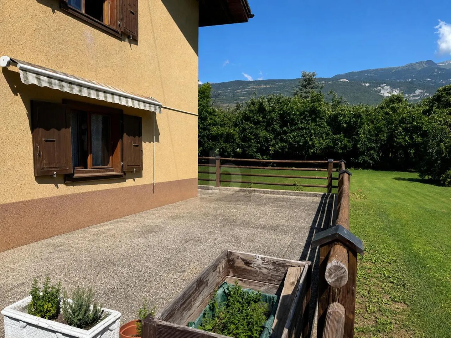 VOLLSTÄNDIG RENOVIERT UND RUHIG - Foto 1 von 6