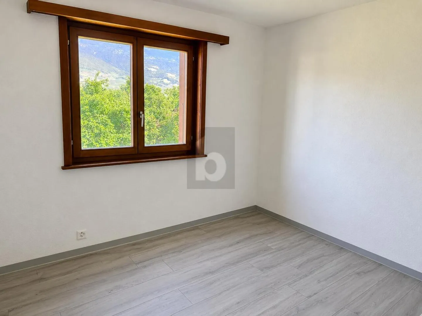 VOLLSTÄNDIG RENOVIERT UND RUHIG - Foto 4 von 6