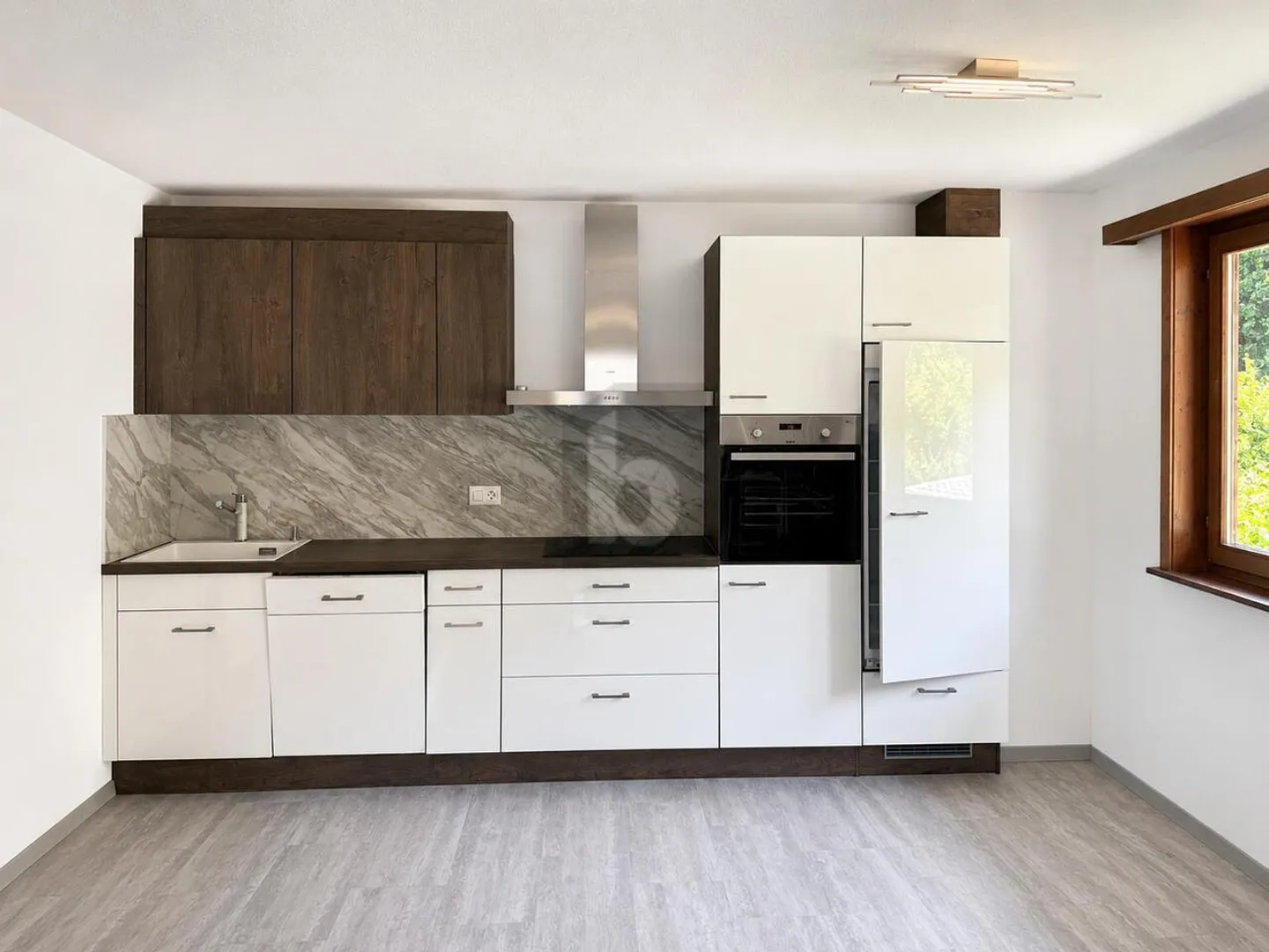 VOLLSTÄNDIG RENOVIERT UND RUHIG - Foto 2 von 6