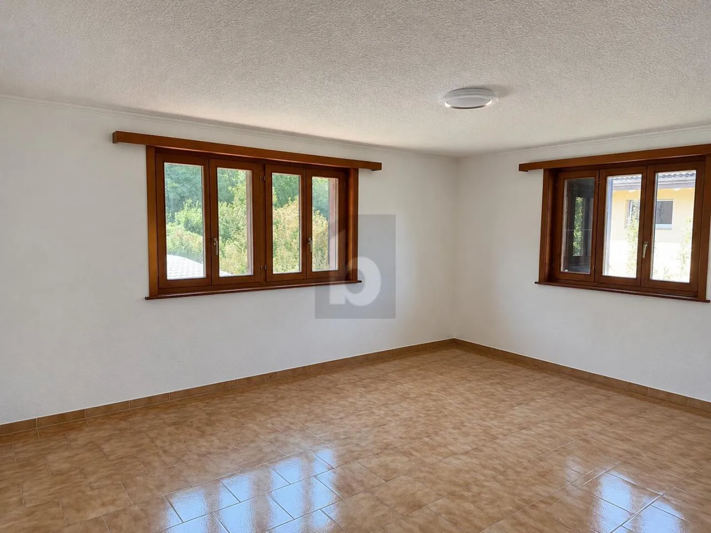VOLLSTÄNDIG RENOVIERT UND RUHIG - Foto 3 von 6