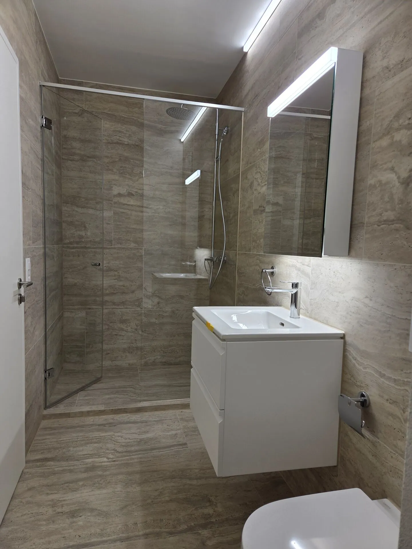 Versatile Loft Apartment / Commercial - Photo 18 of 21