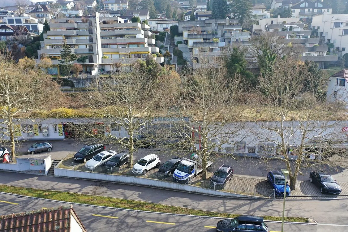 Edificio commerciale e residenziale attraente con potenziale di sviluppo - Foto 3 di 13