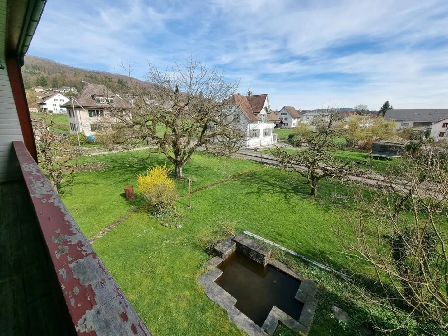 Maison résidentielle représentative et protégée avec grand jardin idyllique - Photo 3 sur 10