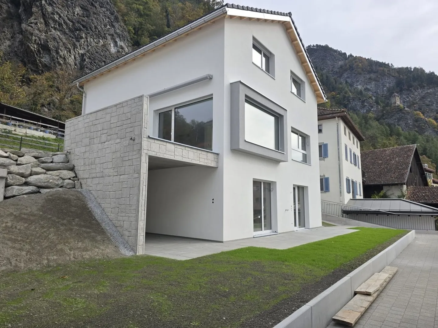 Nuova casa unifamiliare di 4,5 locali con grande terrazza e studio aggiuntivo a Rothenbrunnen - Foto 10 di 12