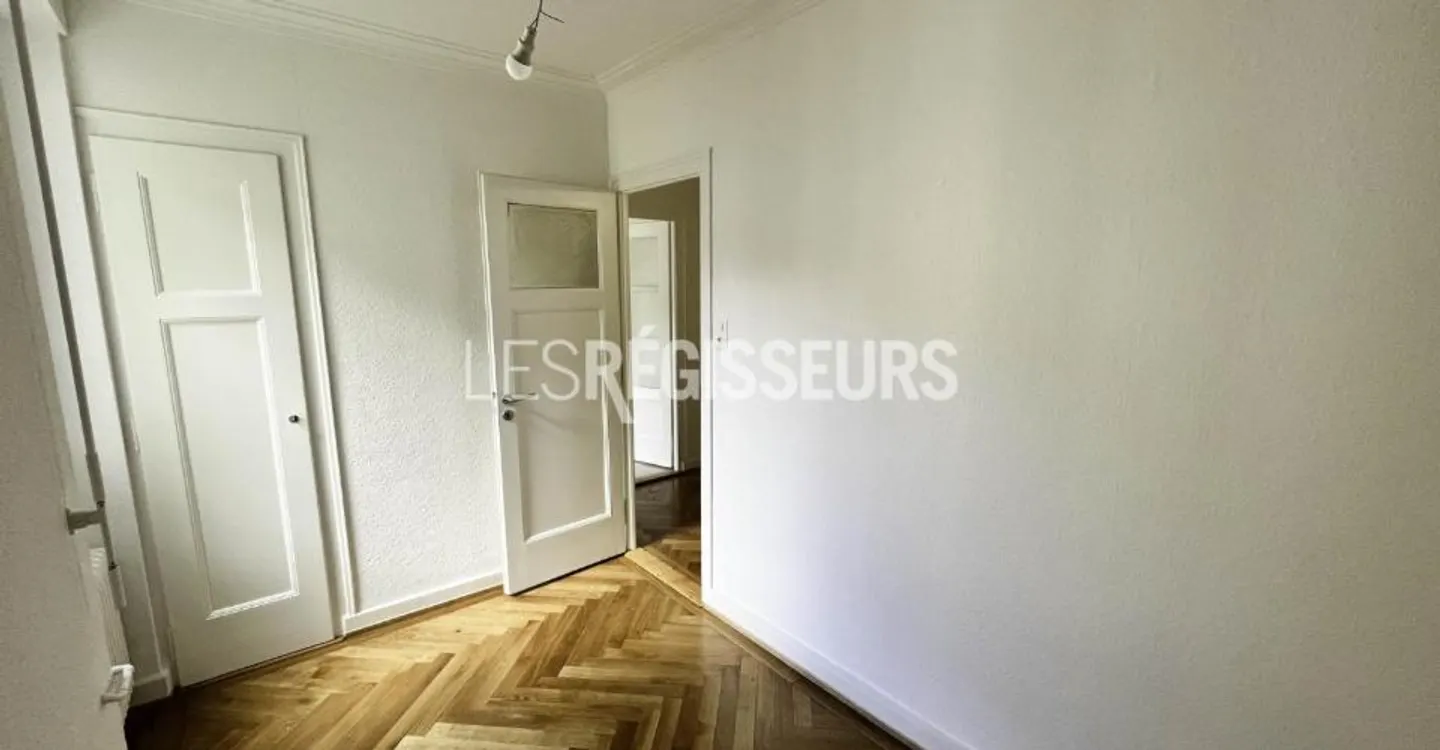 Charming fully renovated 4.5-room apartment - Photo 2 of 5