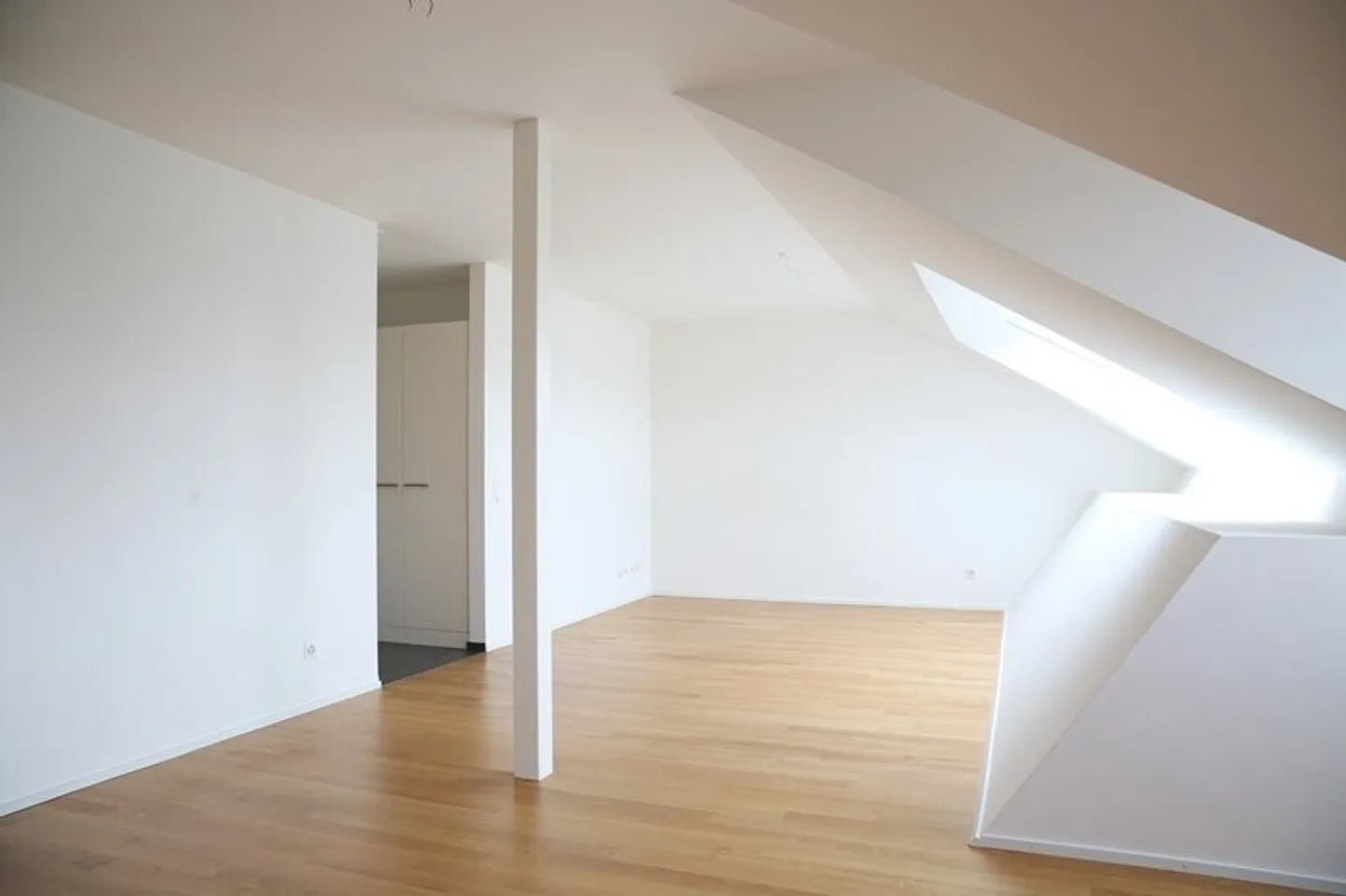 Moderne Dachgeschosswohnung mit Charme - Foto 2 von 9