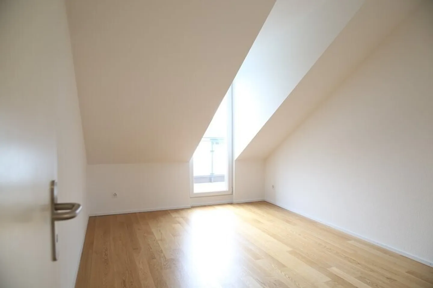 Moderne Dachgeschosswohnung mit Charme - Foto 4 von 9