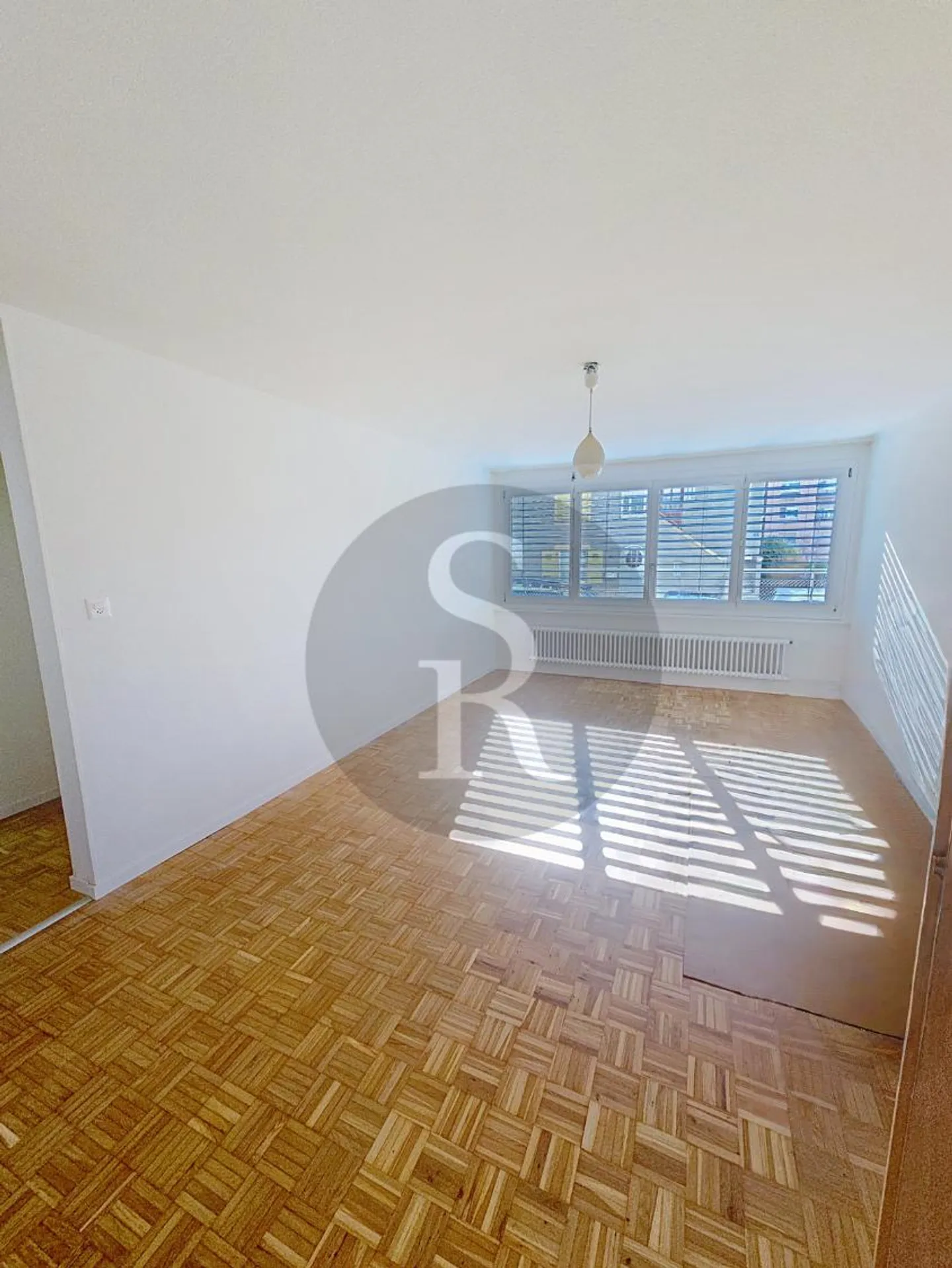 Appartement rénové au rez-de-chaussée - Photo 4 sur 5