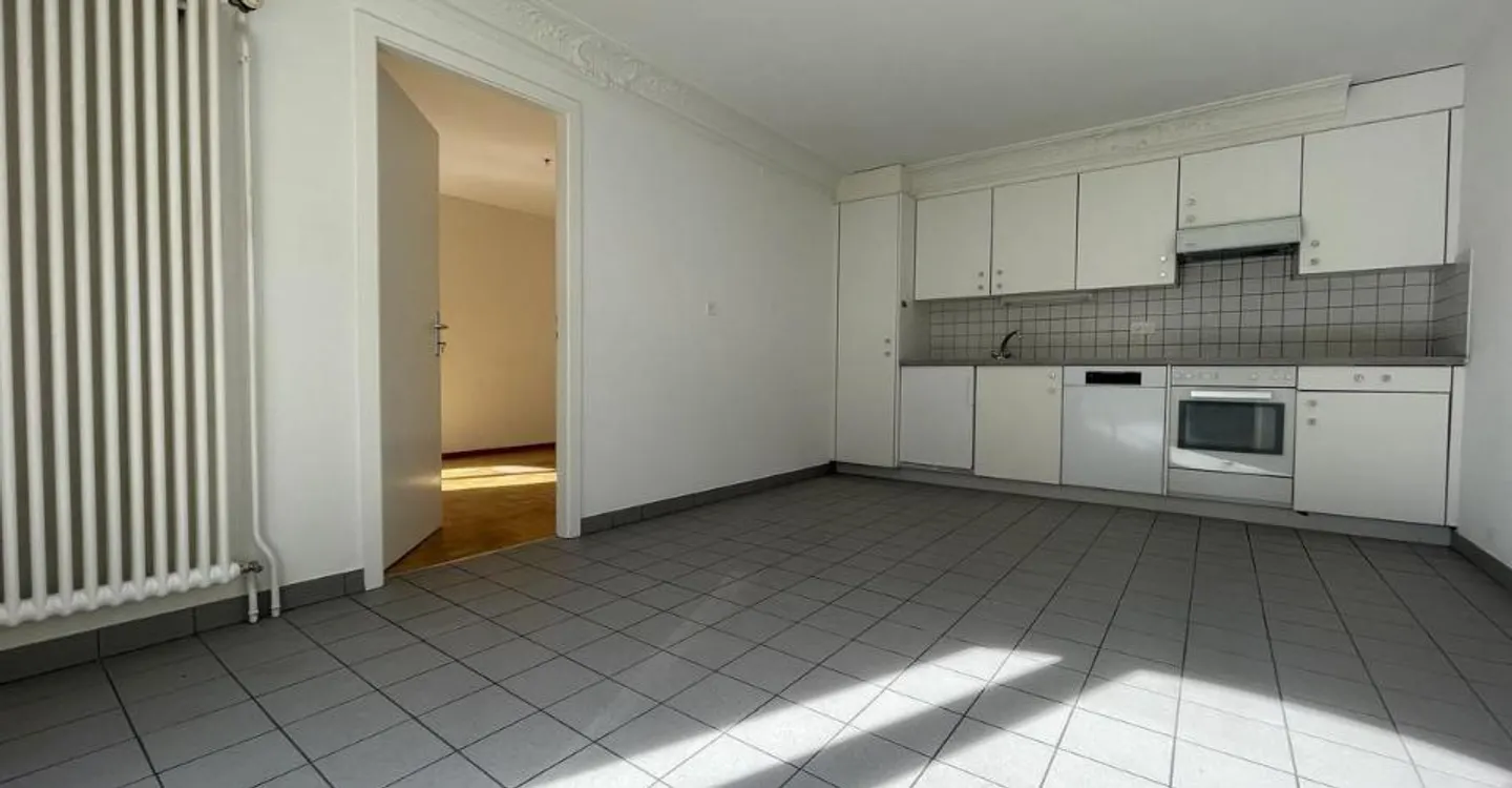 2-room accommodation with terrace and concierge service available - Photo 1 of 6